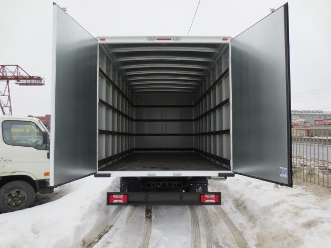 Промтоварный фургон, внутри